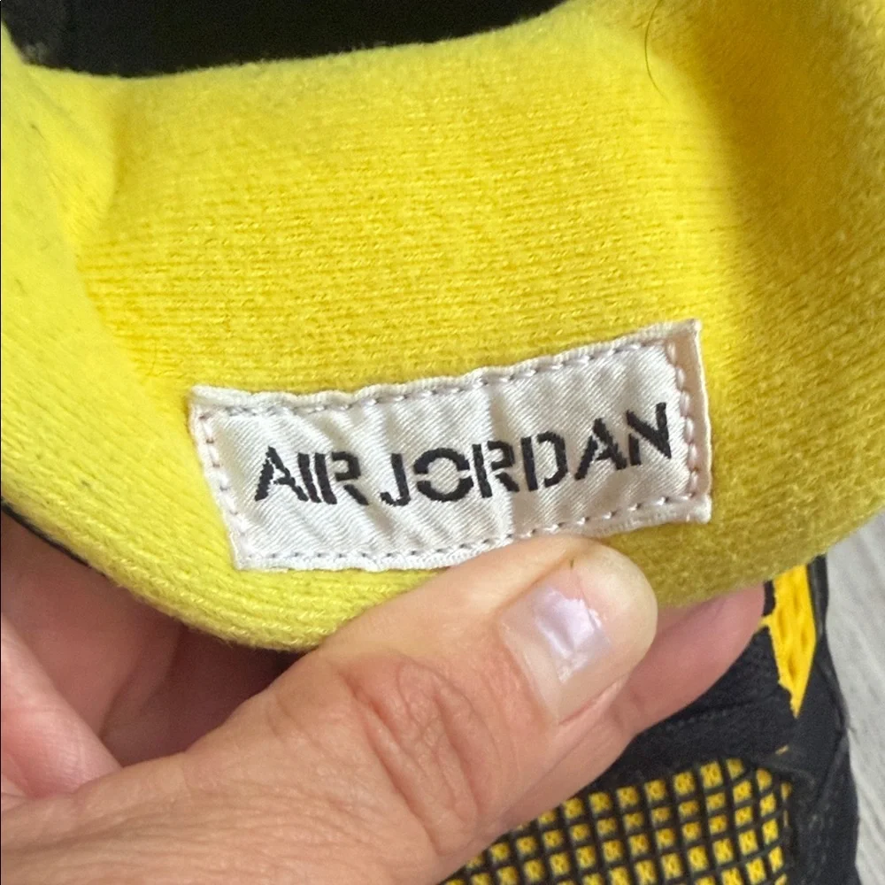 Air Jordan 4‎ Retro “Thunder” (Black/Yellow) – Talla 10.5 US